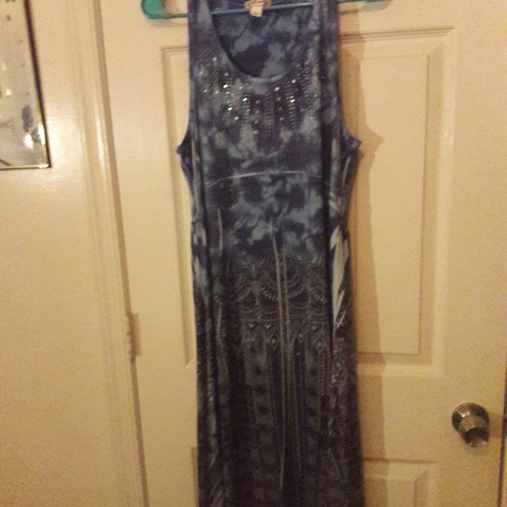 Dress - Picture 2 of 3